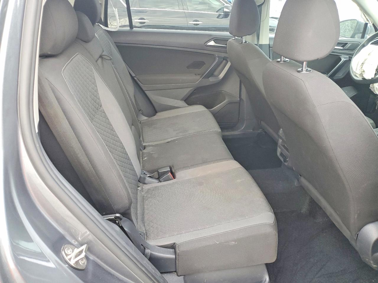 2021 VOLKSWAGEN TIGUAN S photo 31