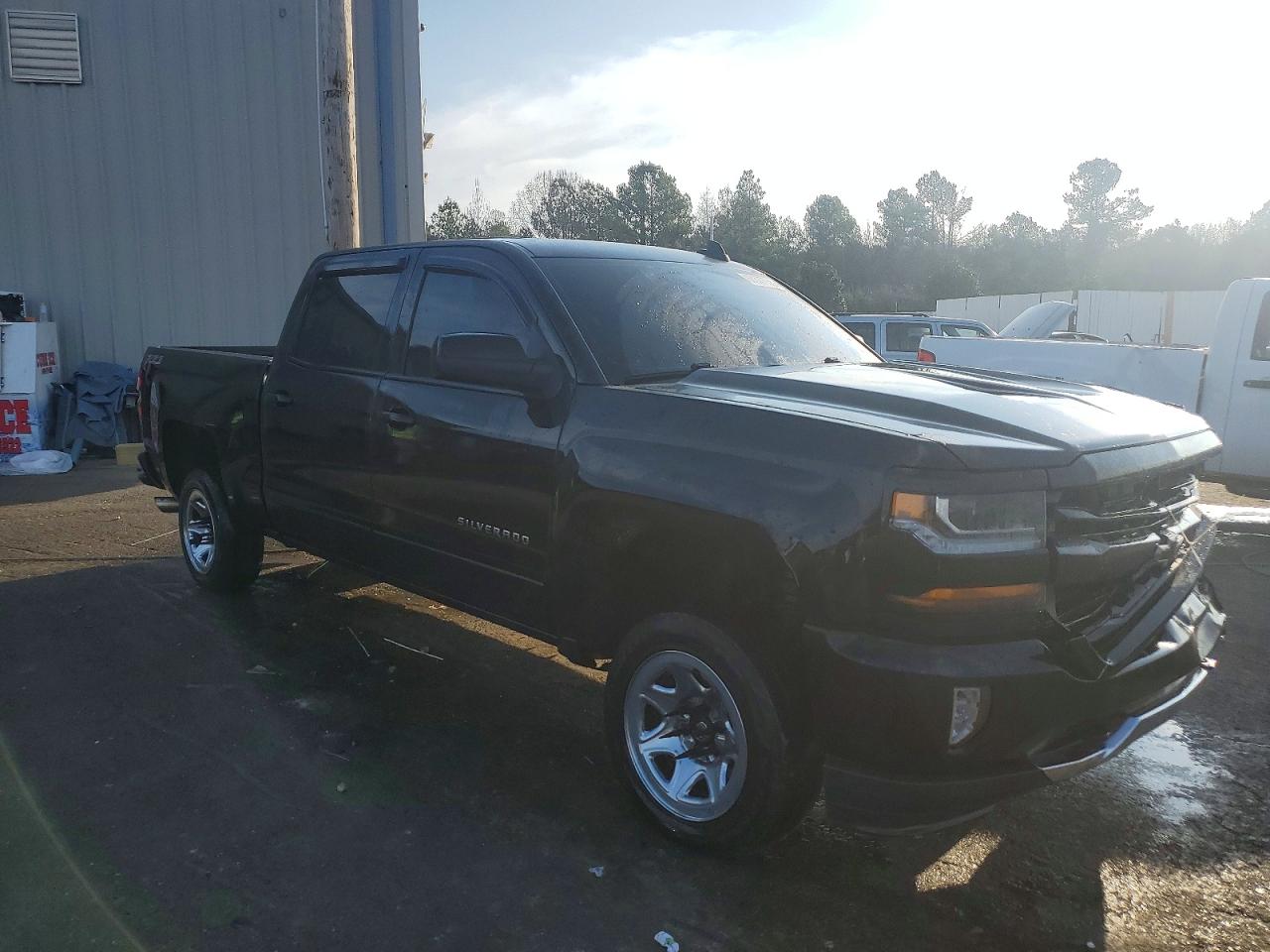 2017 CHEVROLET SILVERADO K1500 LT photo 4