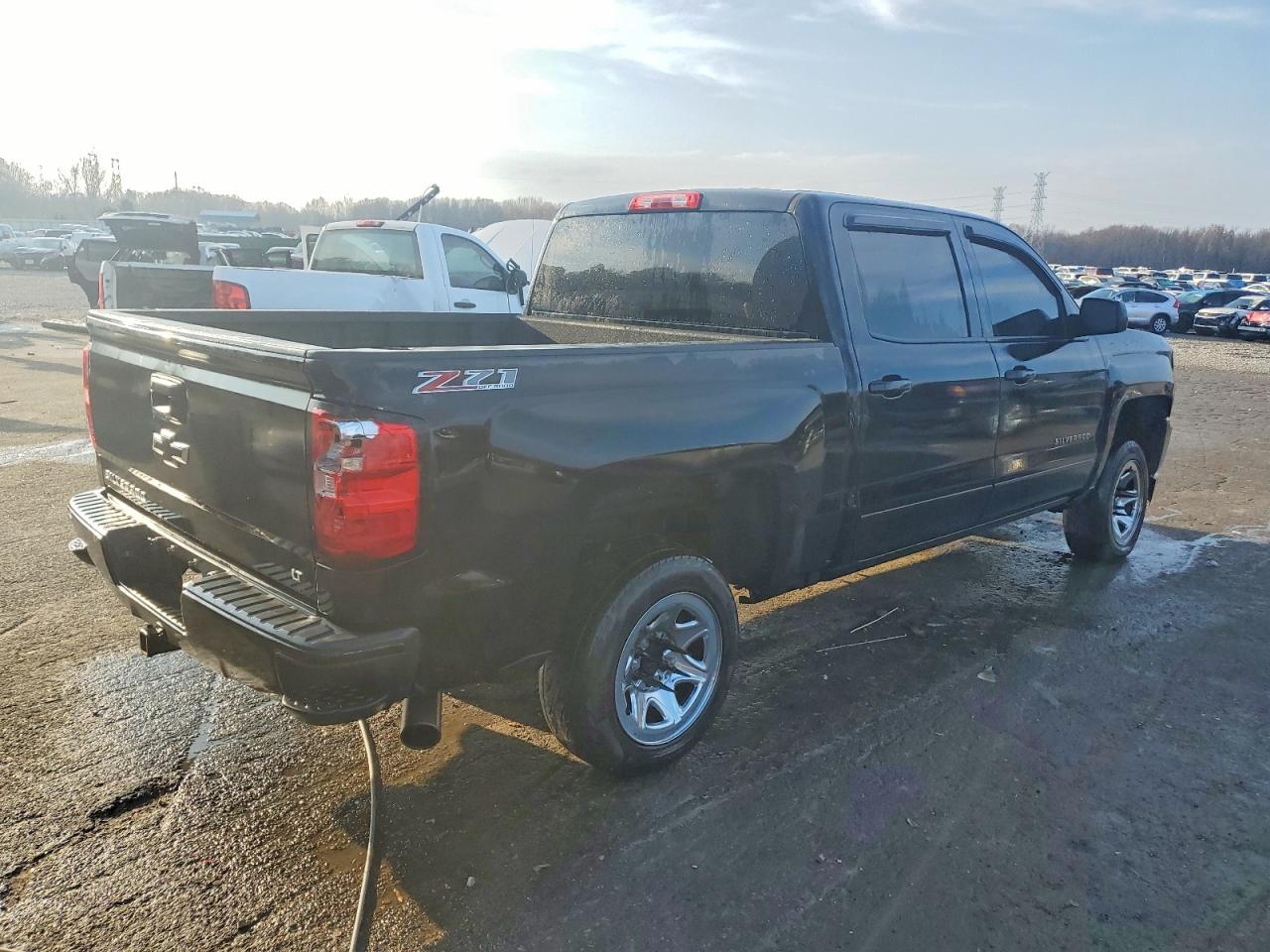2017 CHEVROLET SILVERADO K1500 LT photo 3