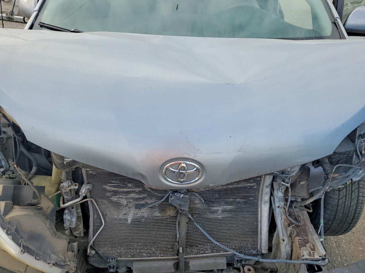 2014 TOYOTA SIENNA LE photo 12