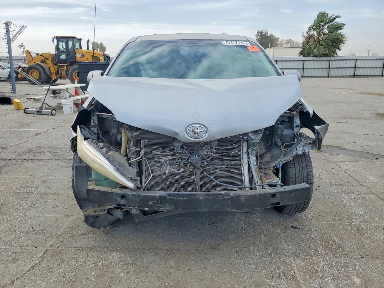 2014 TOYOTA SIENNA LE photo 5
