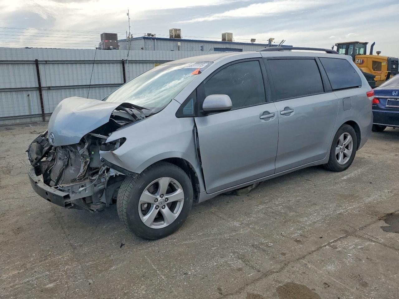 2014 TOYOTA SIENNA