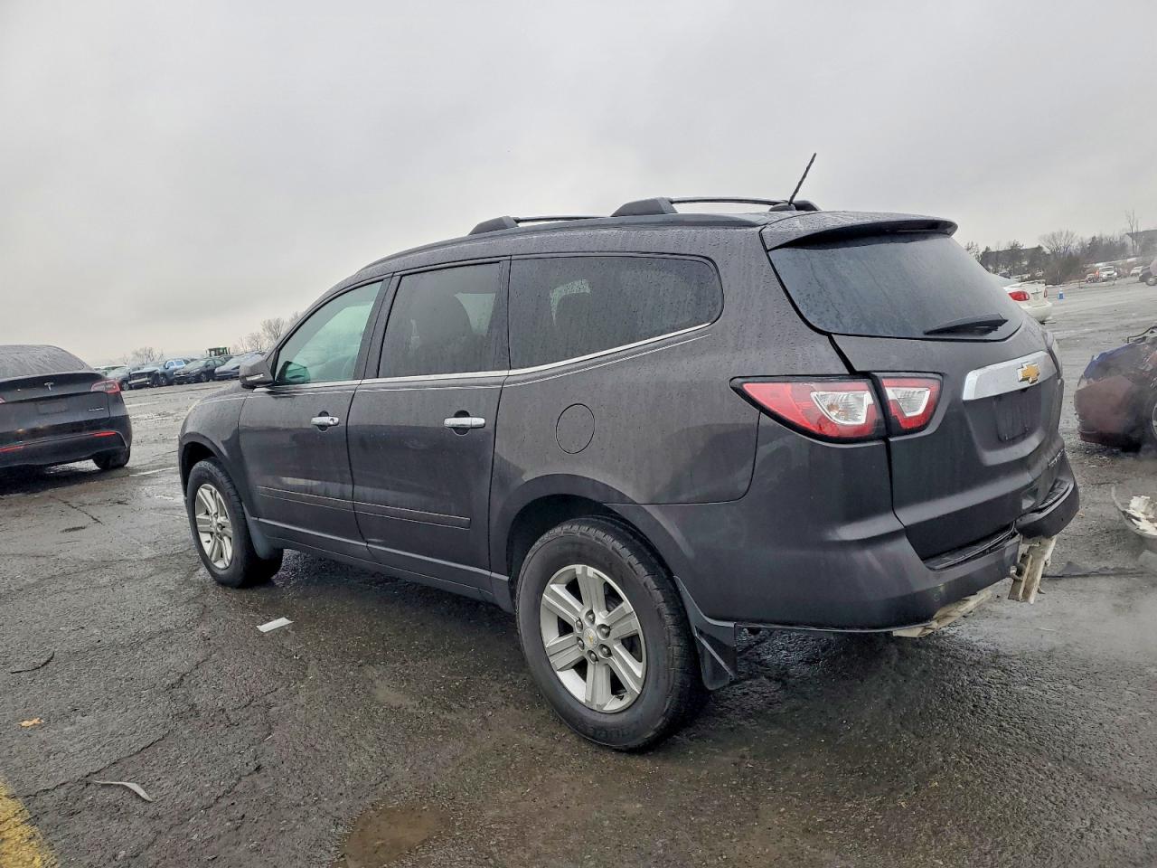 2014 CHEVROLET TRAVERSE LT photo 2