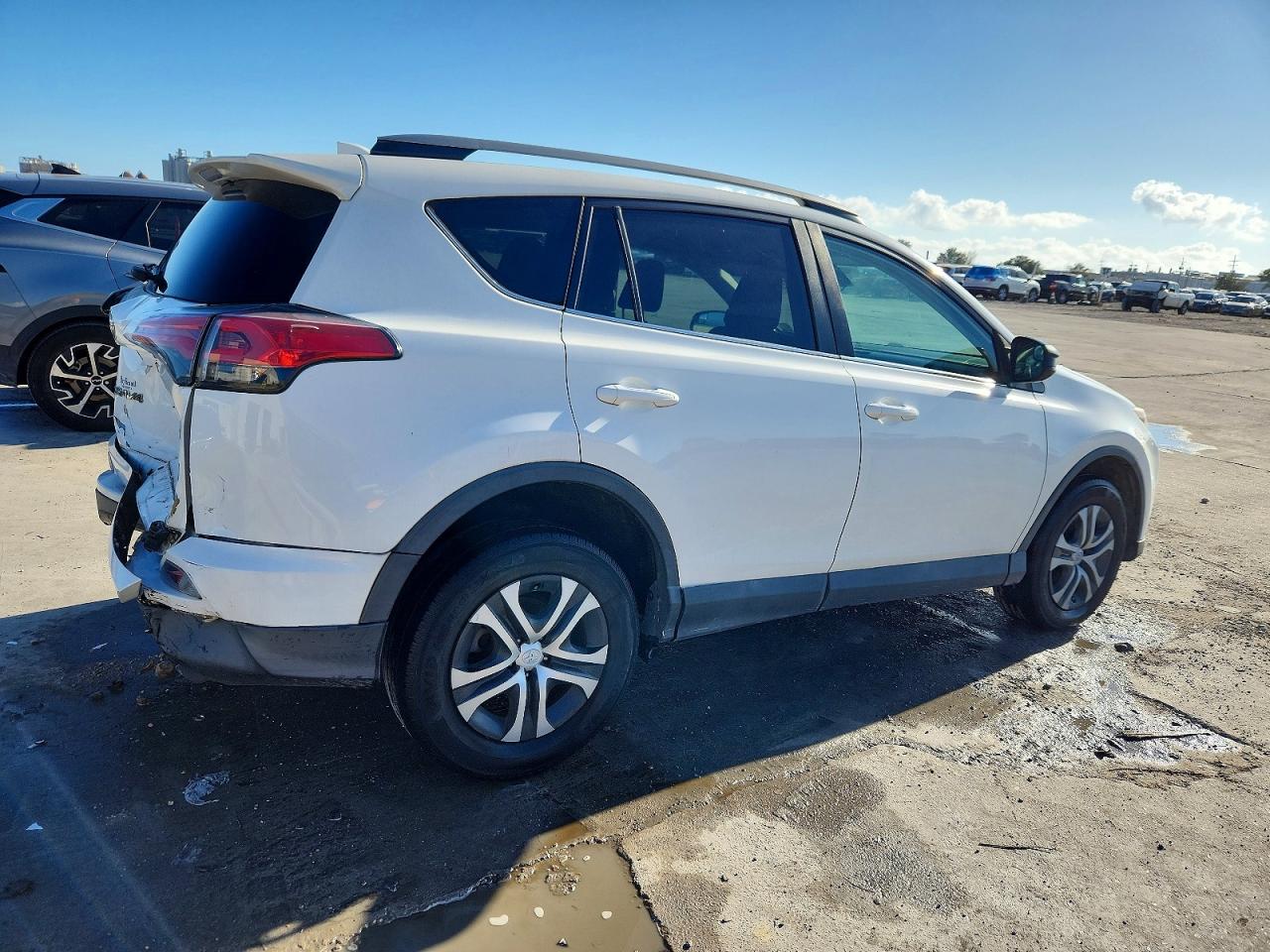 2017 TOYOTA RAV4 LE photo 3