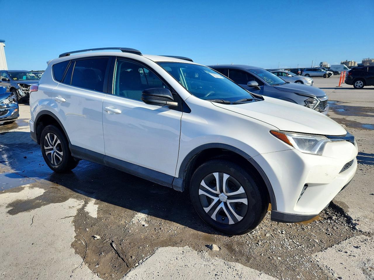 2017 TOYOTA RAV4 LE photo 4