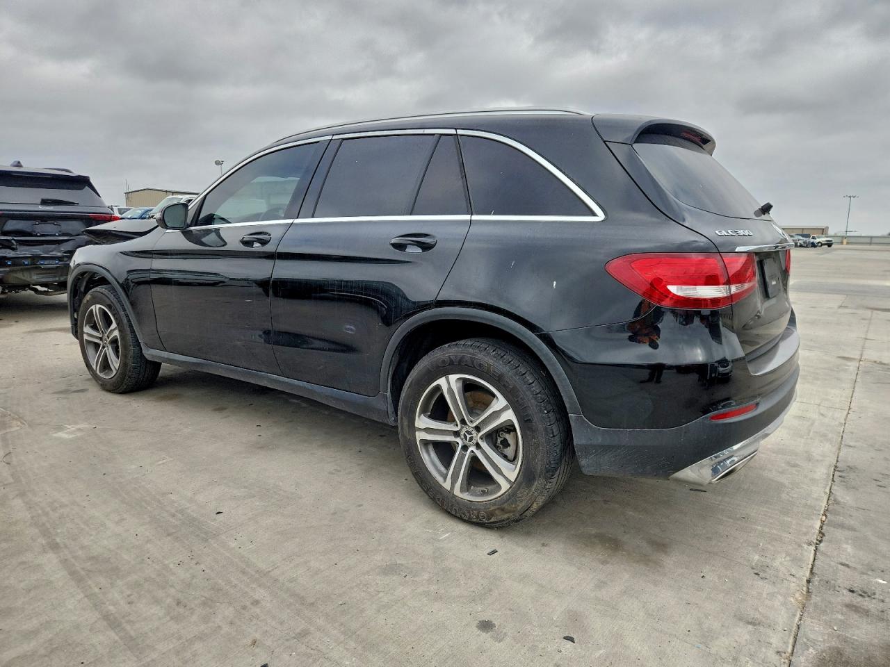 2018 MERCEDES-BENZ GLC 300 photo 2
