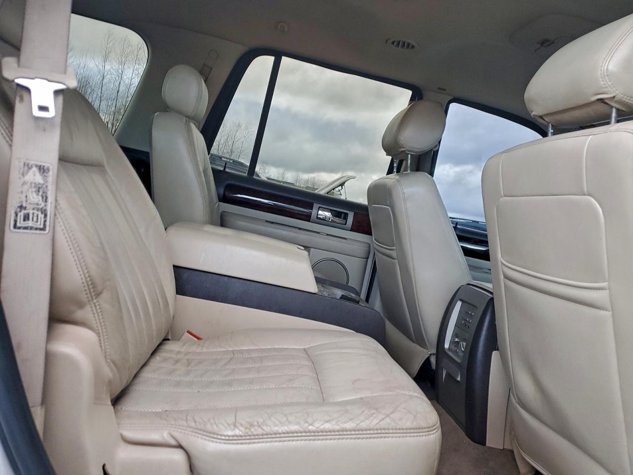 2003 LINCOLN NAVIGATOR photo 11