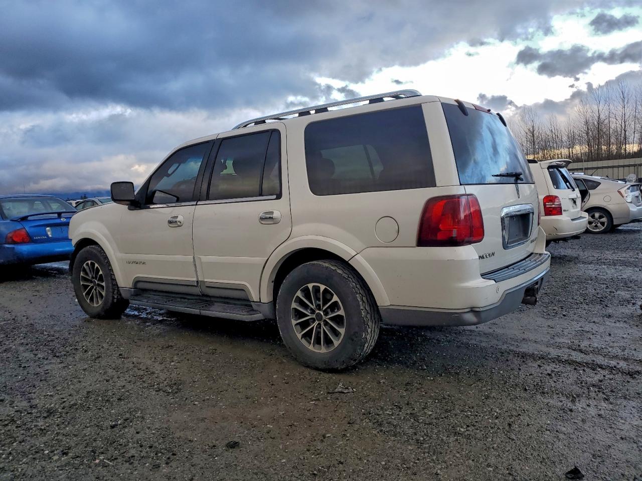 2003 LINCOLN NAVIGATOR photo 2