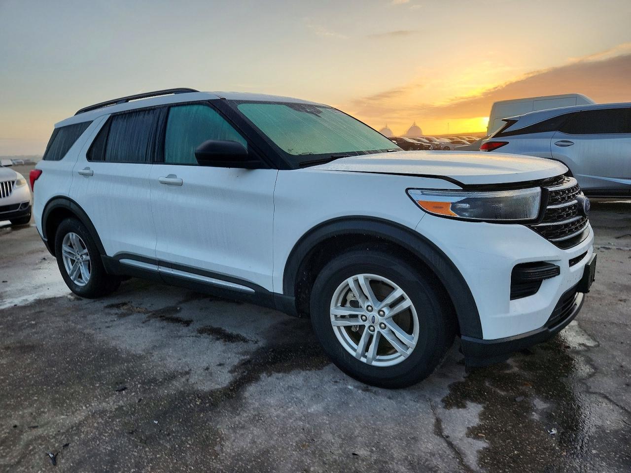 2021 FORD EXPLORER XLT photo 4