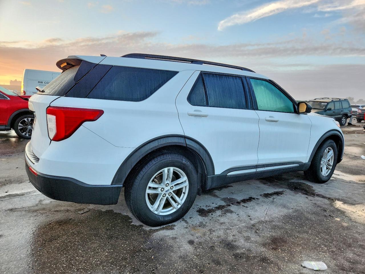 2021 FORD EXPLORER XLT photo 3