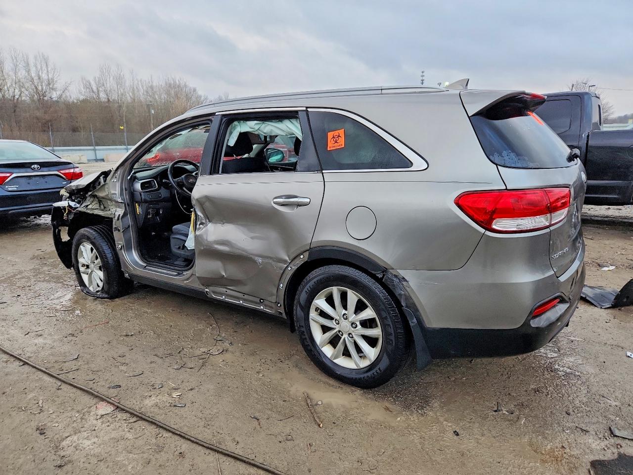 2016 KIA SORENTO LX photo 2