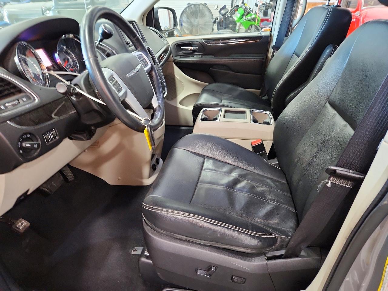 2013 CHRYSLER TOWN & COUNTRY TOURING photo 7