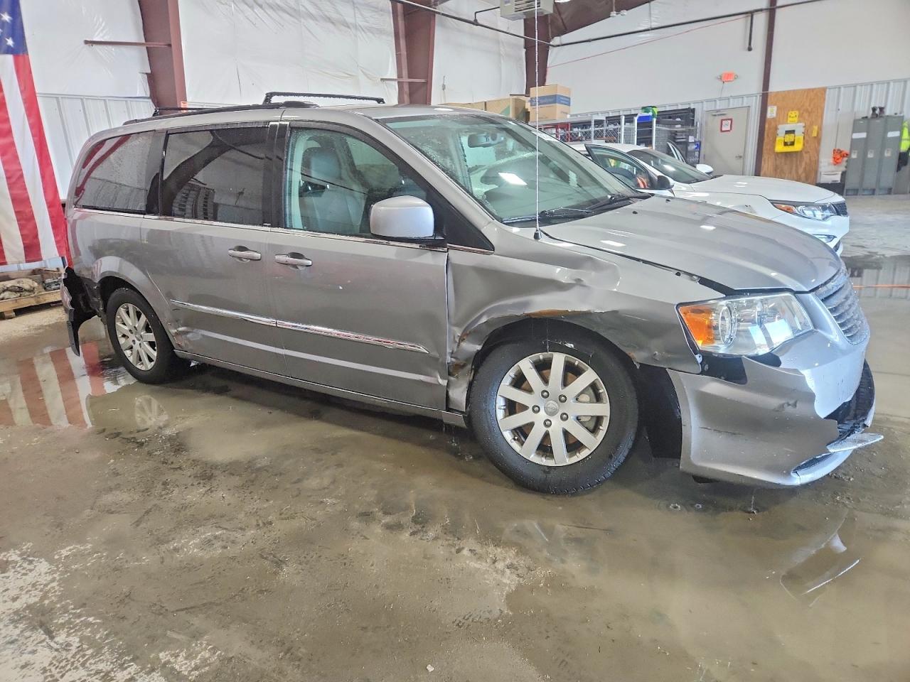 2013 CHRYSLER TOWN & COUNTRY TOURING photo 4