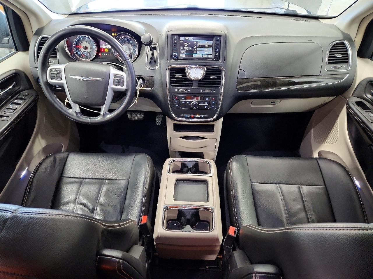 2013 CHRYSLER TOWN & COUNTRY TOURING photo 8
