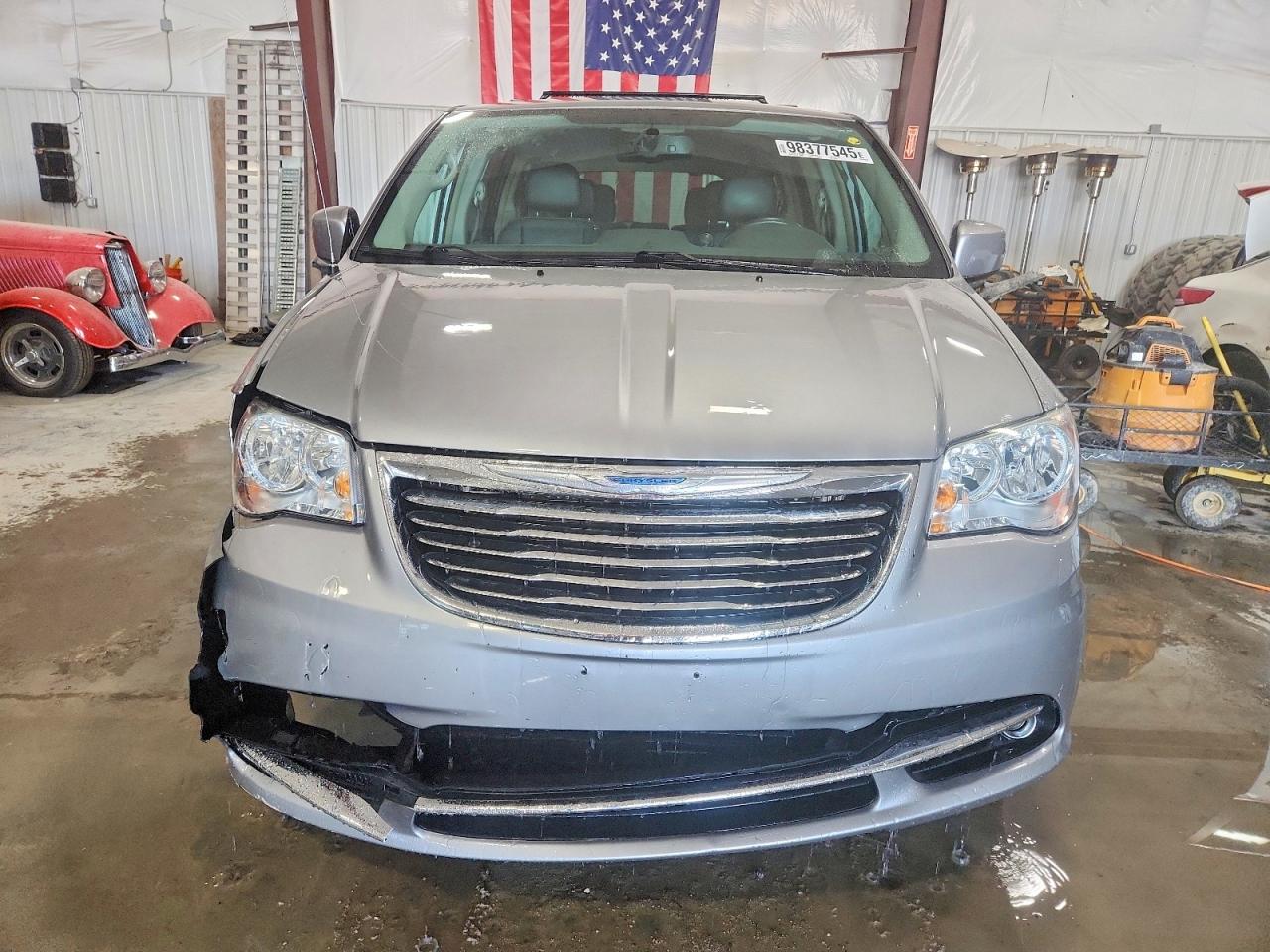2013 CHRYSLER TOWN & COUNTRY TOURING photo 5