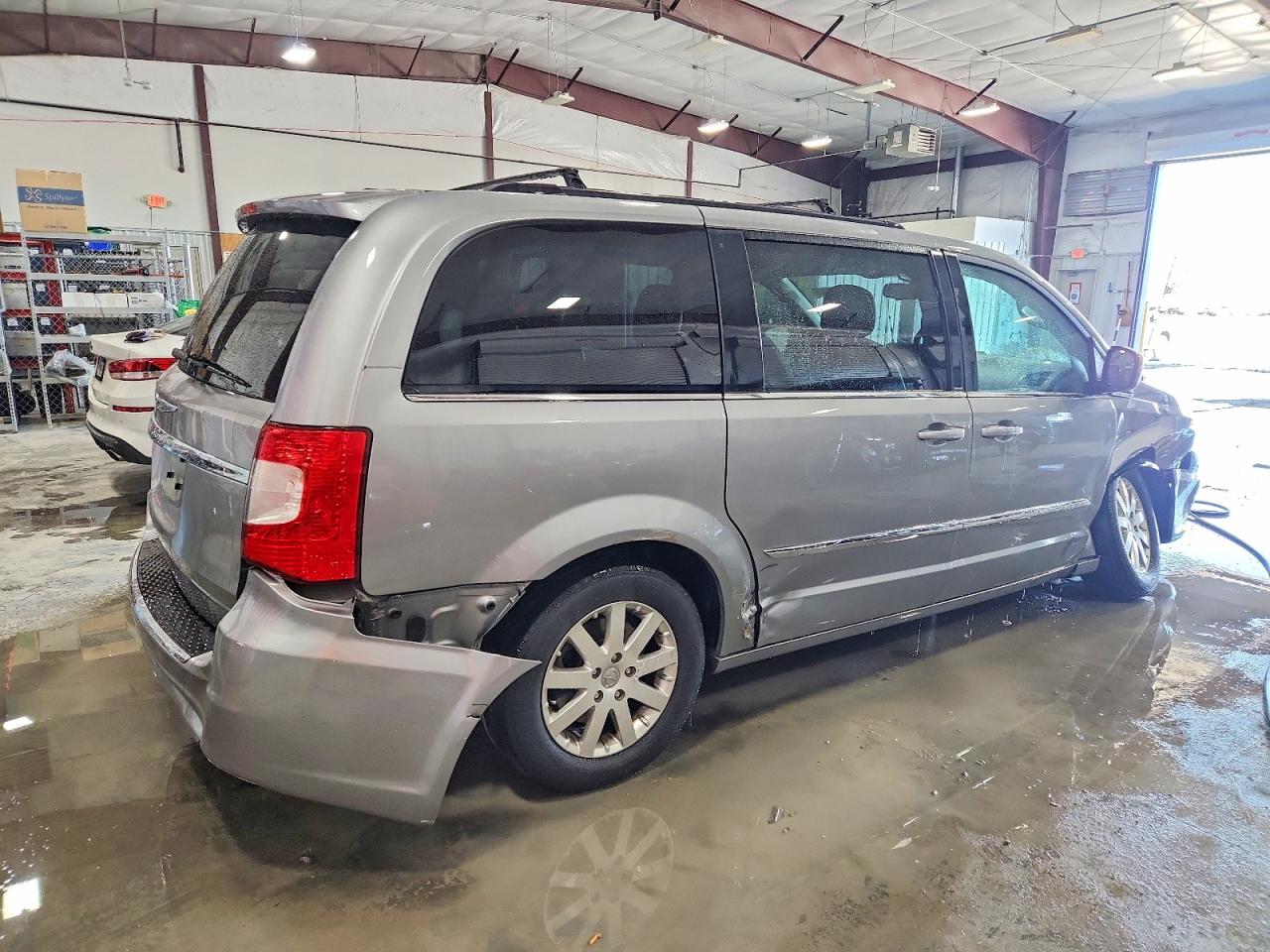 2013 CHRYSLER TOWN & COUNTRY TOURING photo 3