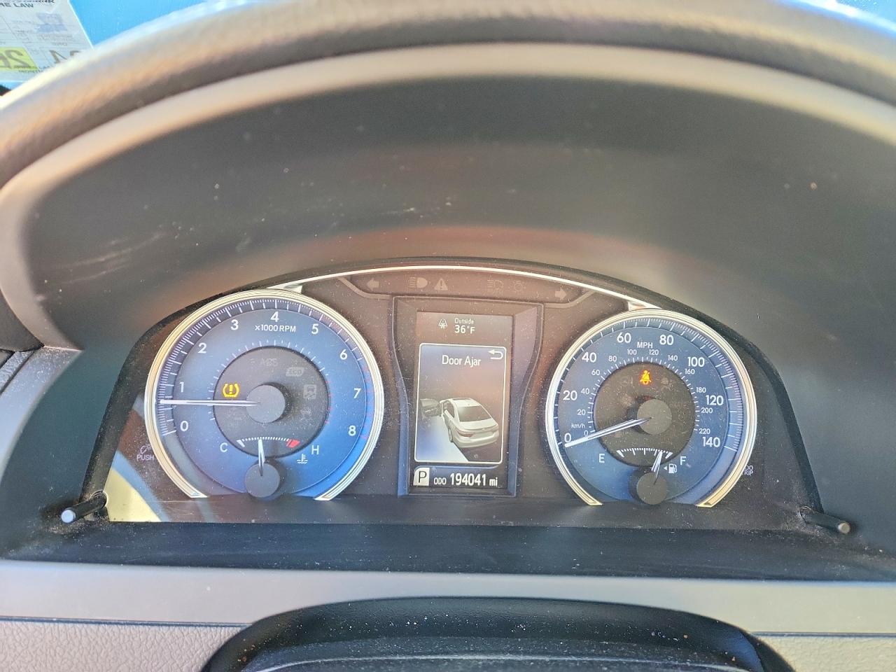 2016 TOYOTA CAMRY LE photo 9