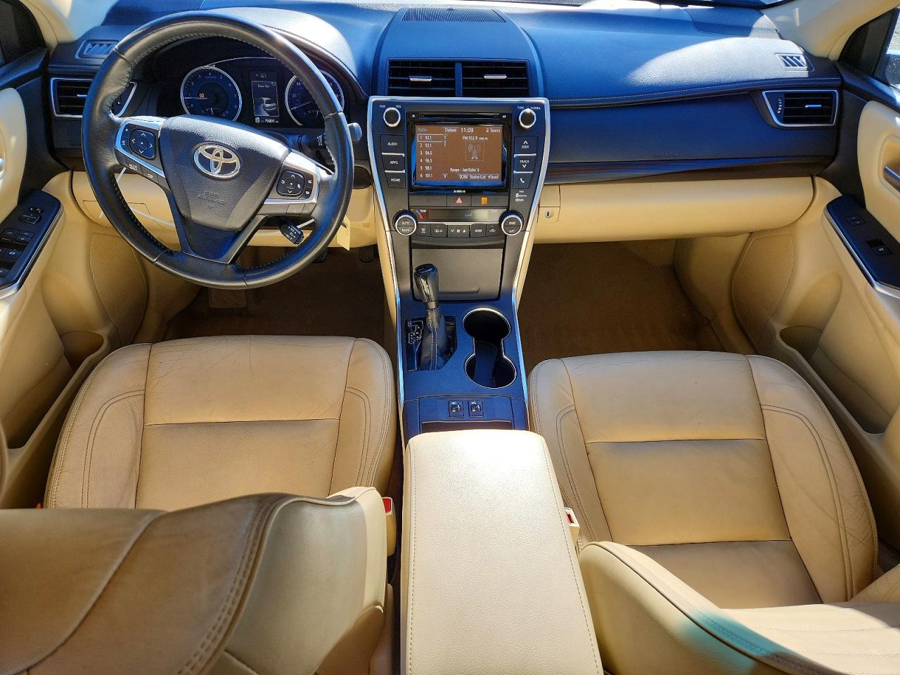 2016 TOYOTA CAMRY LE photo 8