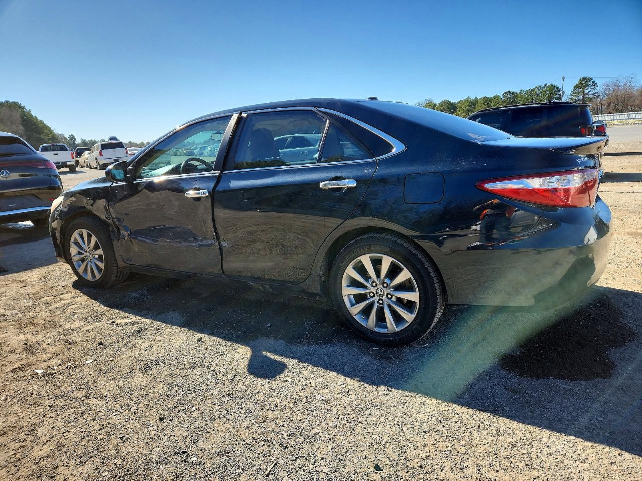 2016 TOYOTA CAMRY LE photo 2