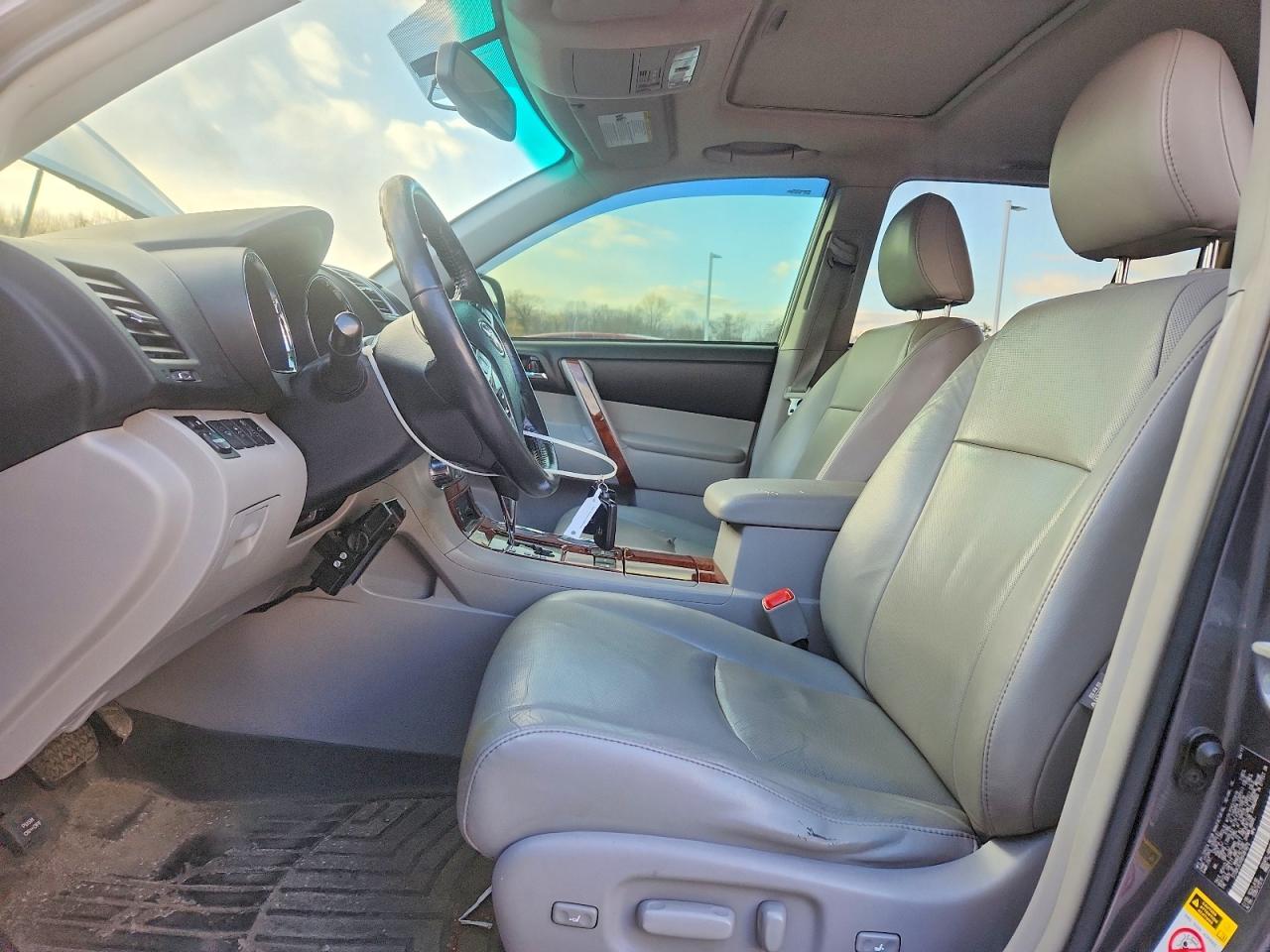 2011 TOYOTA HIGHLANDER LIMITED photo 7