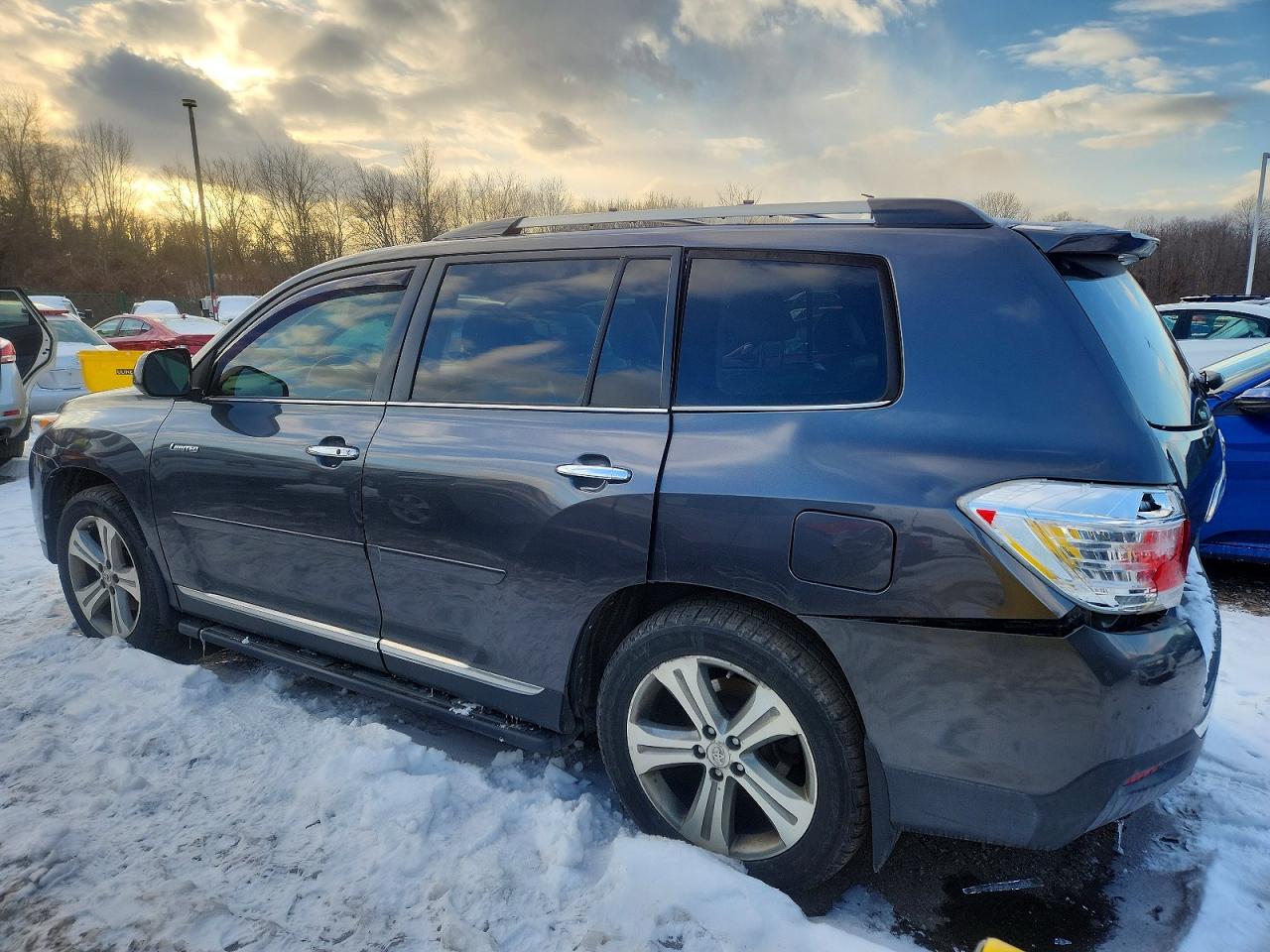 2011 TOYOTA HIGHLANDER LIMITED photo 2