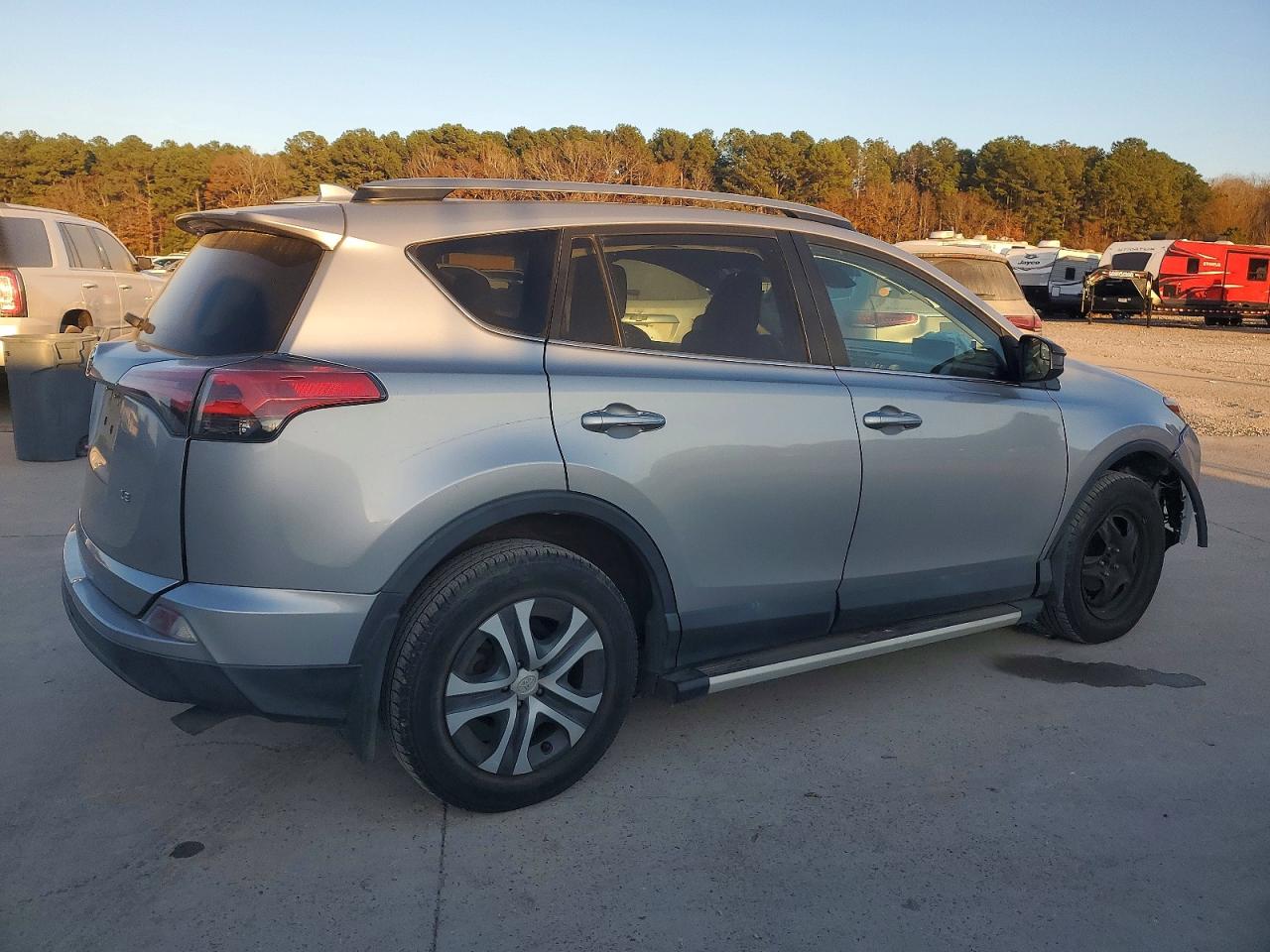2017 TOYOTA RAV4 LE photo 3