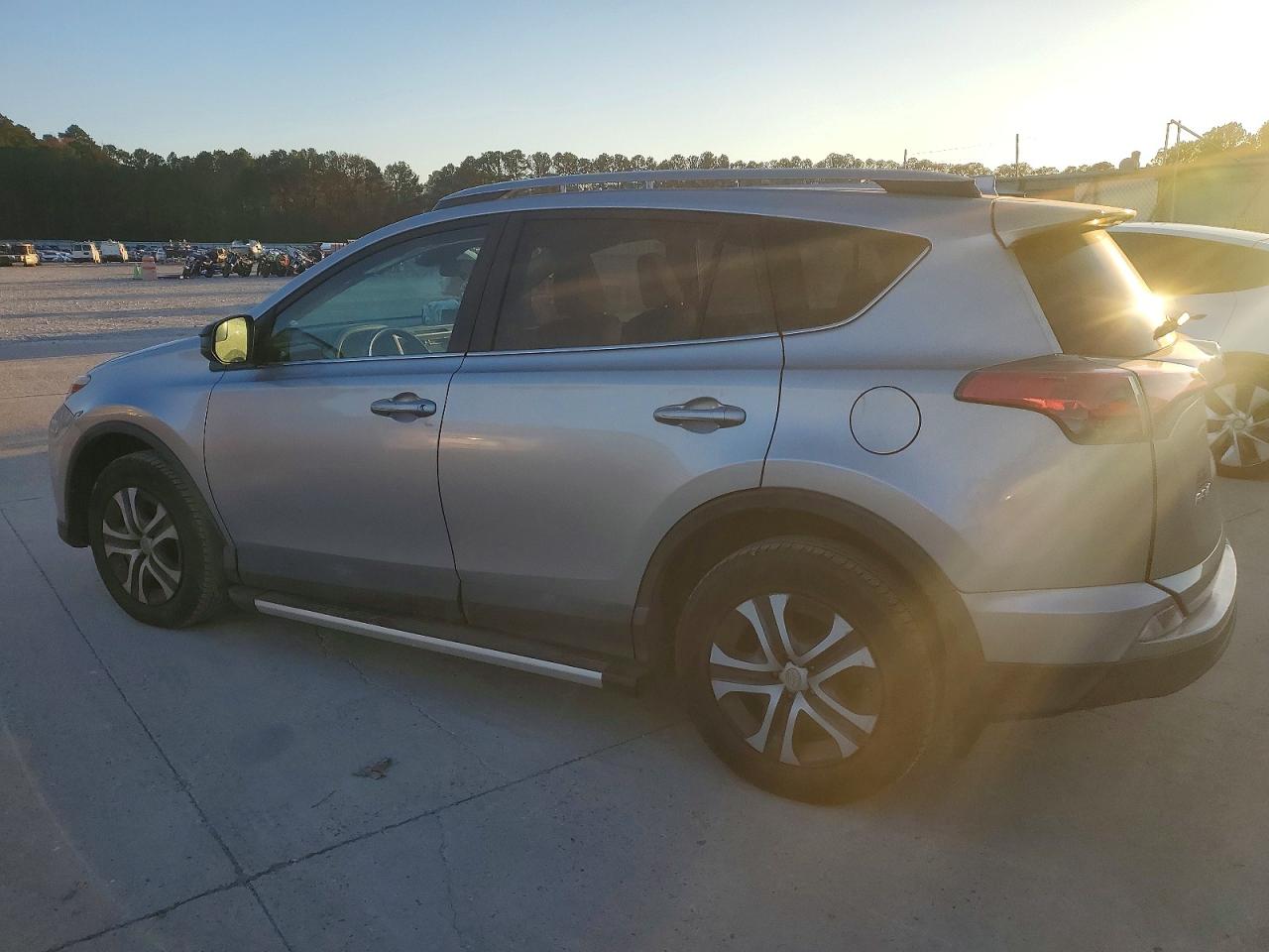 2017 TOYOTA RAV4 LE photo 2