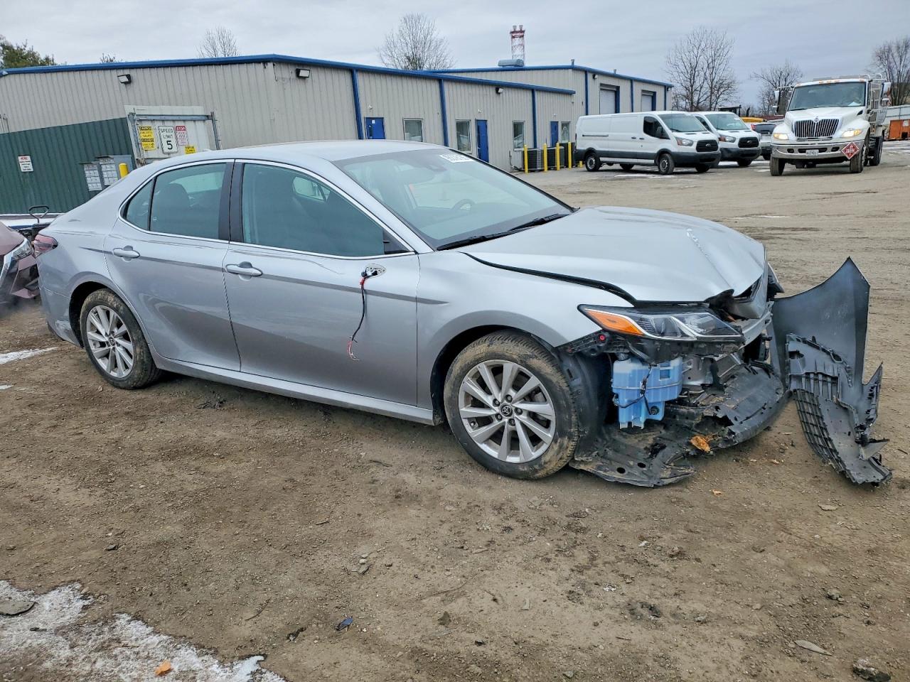 2021 TOYOTA CAMRY LE photo 4