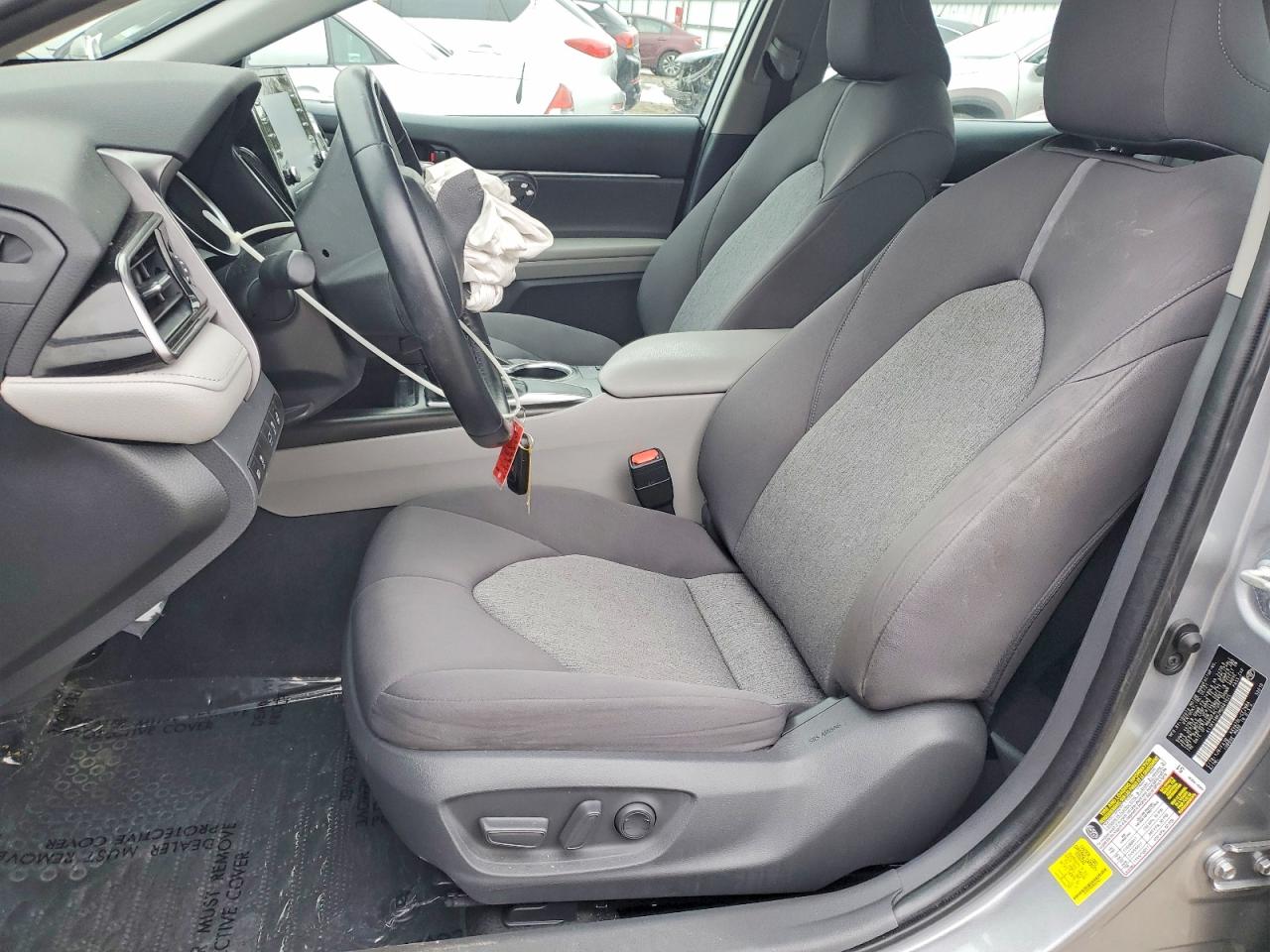 2021 TOYOTA CAMRY LE photo 7