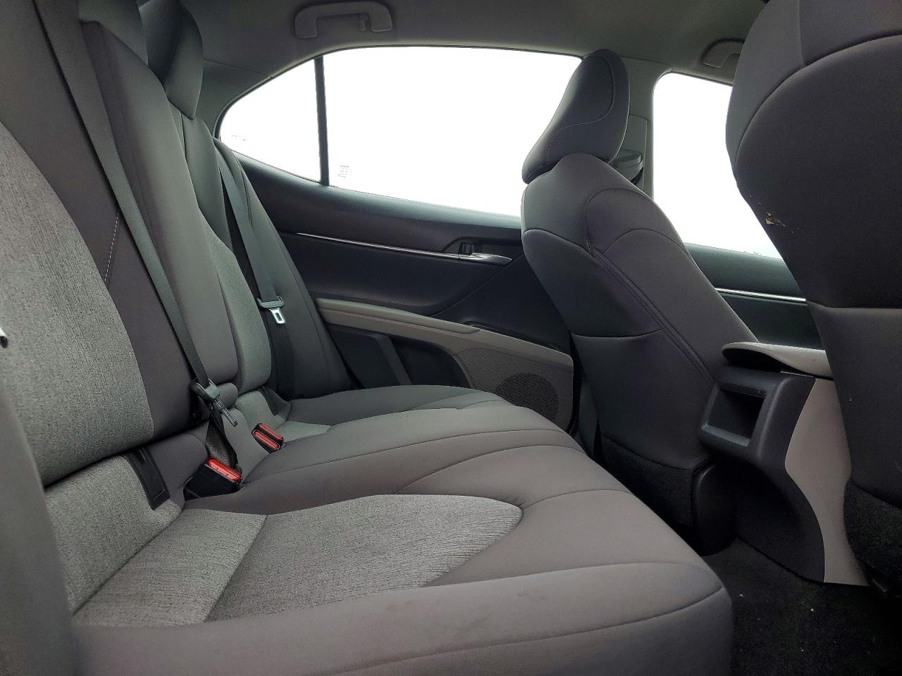 2021 TOYOTA CAMRY LE photo 10