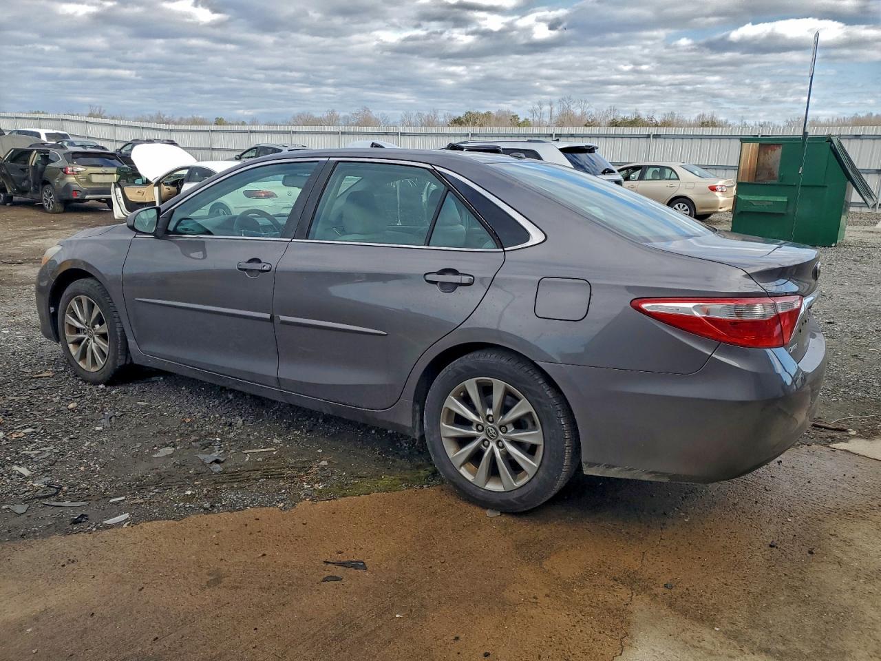2016 TOYOTA CAMRY LE photo 2