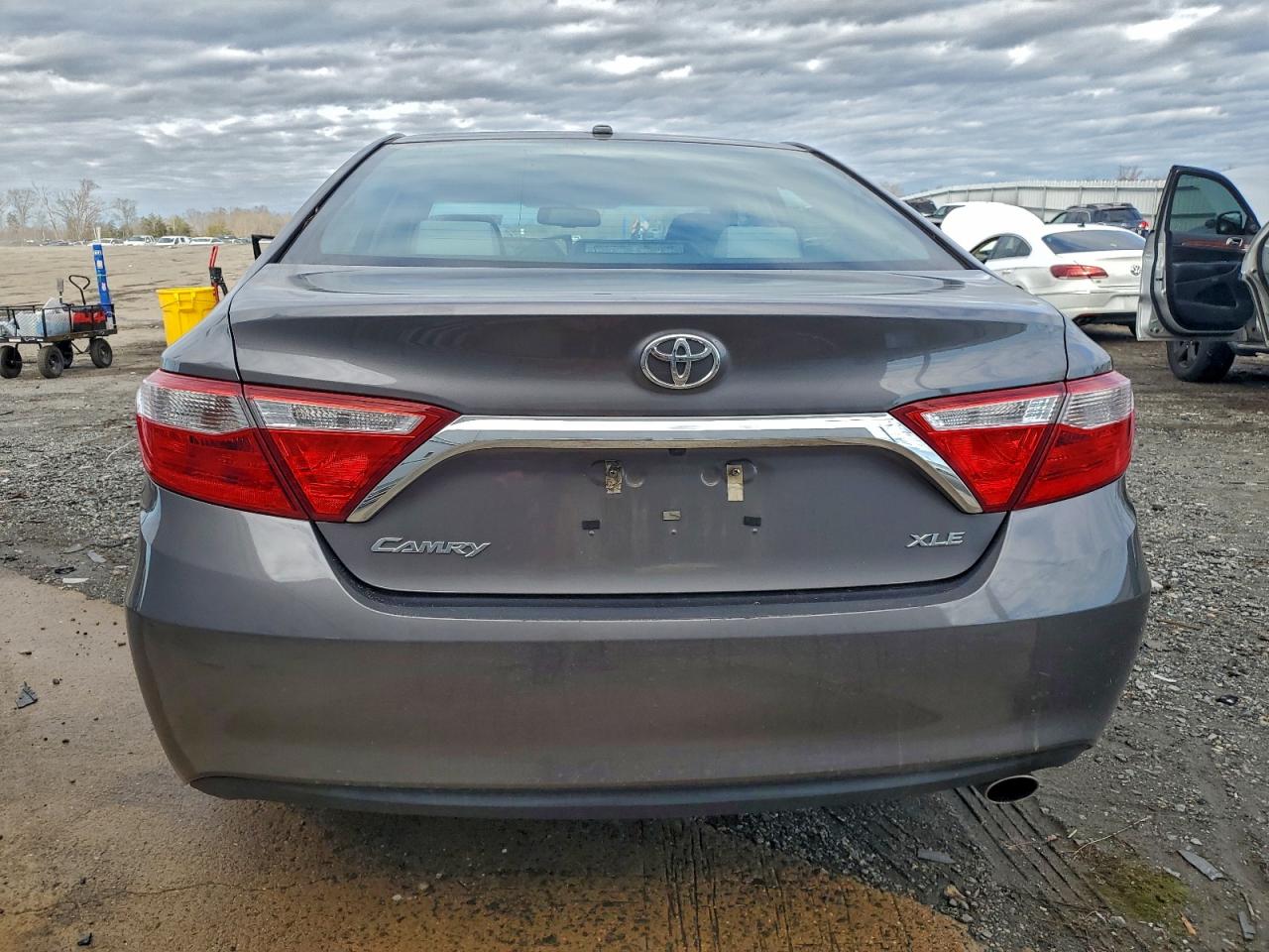2016 TOYOTA CAMRY LE photo 6