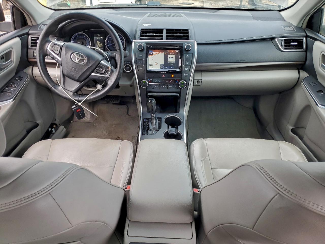 2016 TOYOTA CAMRY LE photo 8