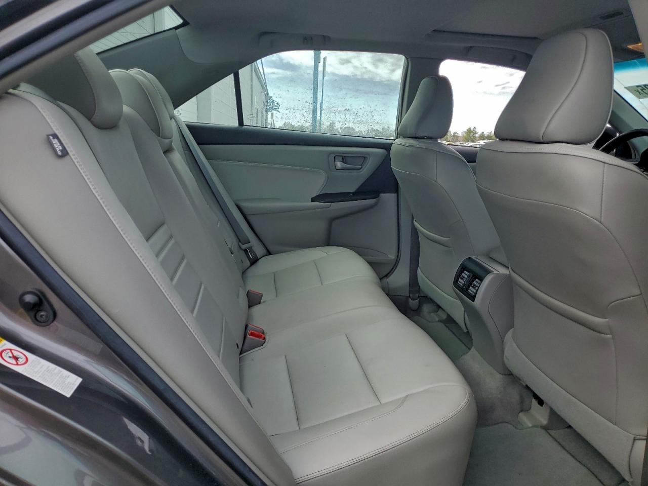 2016 TOYOTA CAMRY LE photo 10