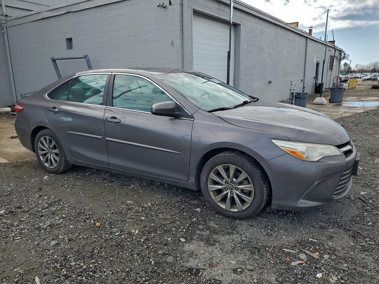 2016 TOYOTA CAMRY LE photo 4