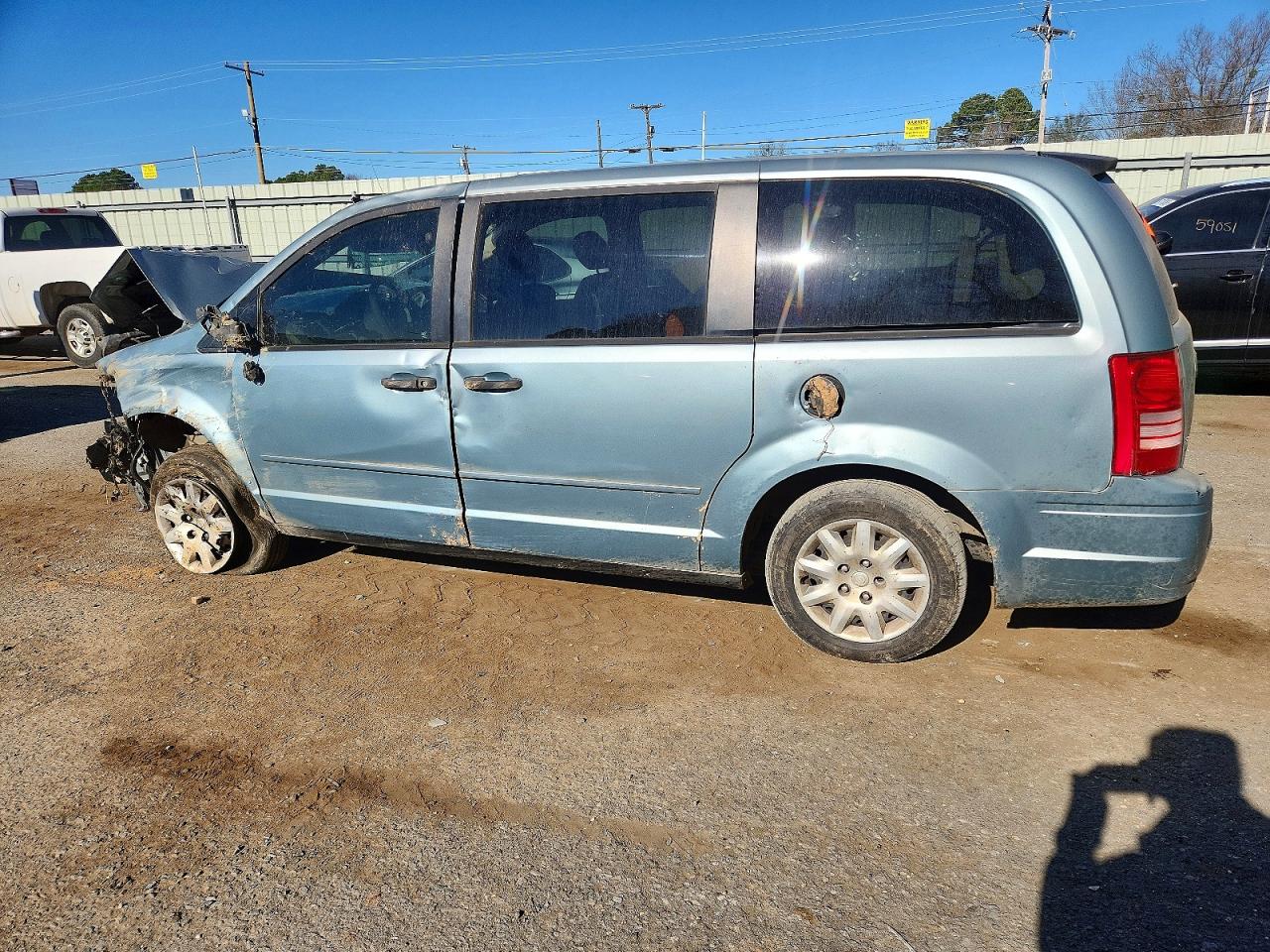 2008 CHRYSLER TOWN & COUNTRY LX photo 2