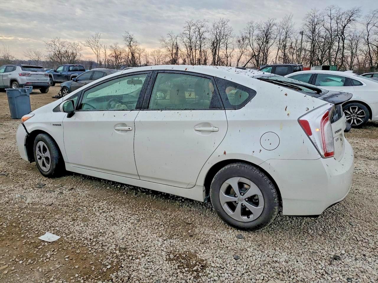 2013 TOYOTA PRIUS photo 2