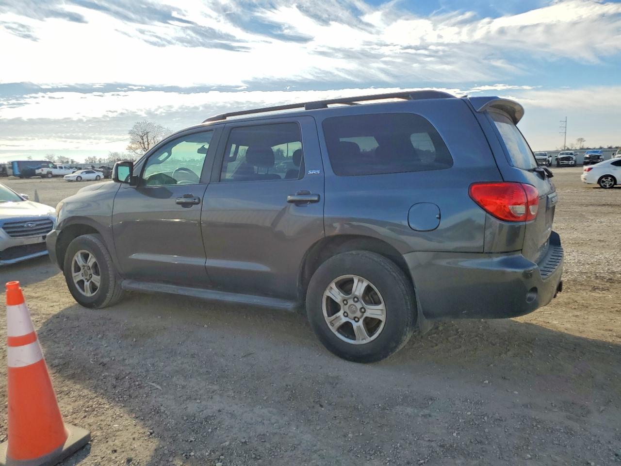 2011 TOYOTA SEQUOIA SR5 photo 2