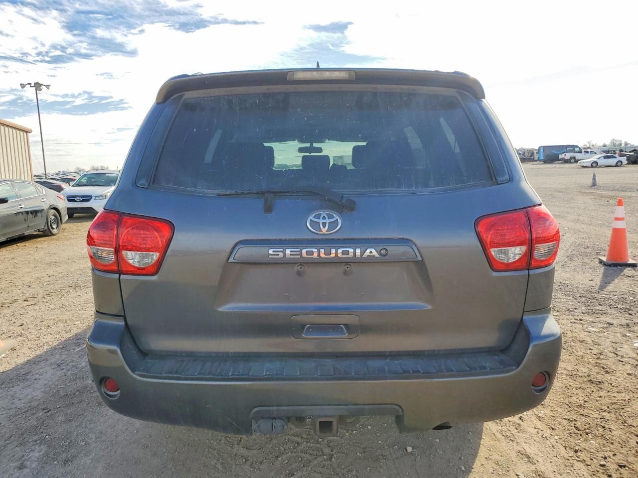 2011 TOYOTA SEQUOIA SR5 photo 6