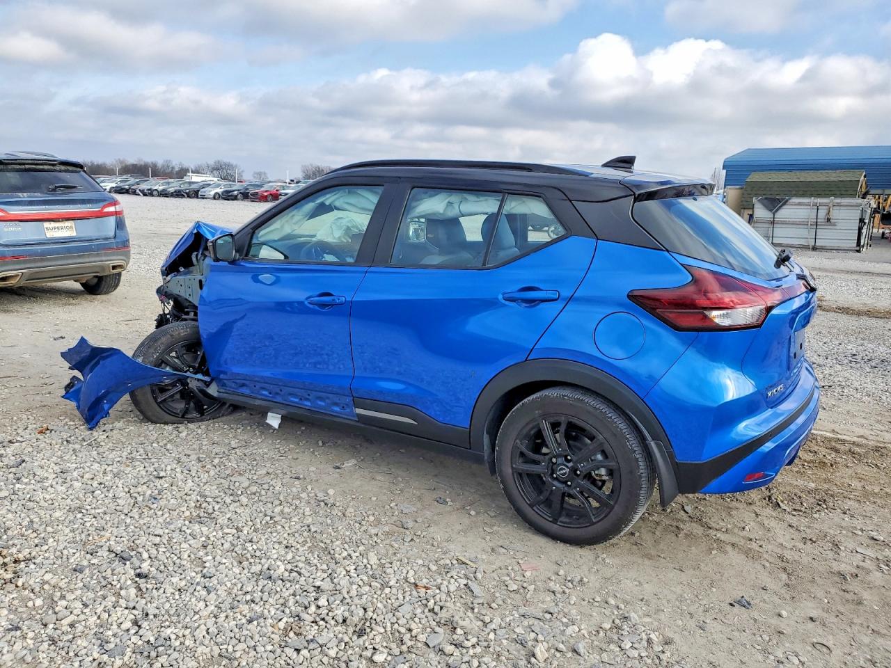 2023 NISSAN KICKS SR photo 2