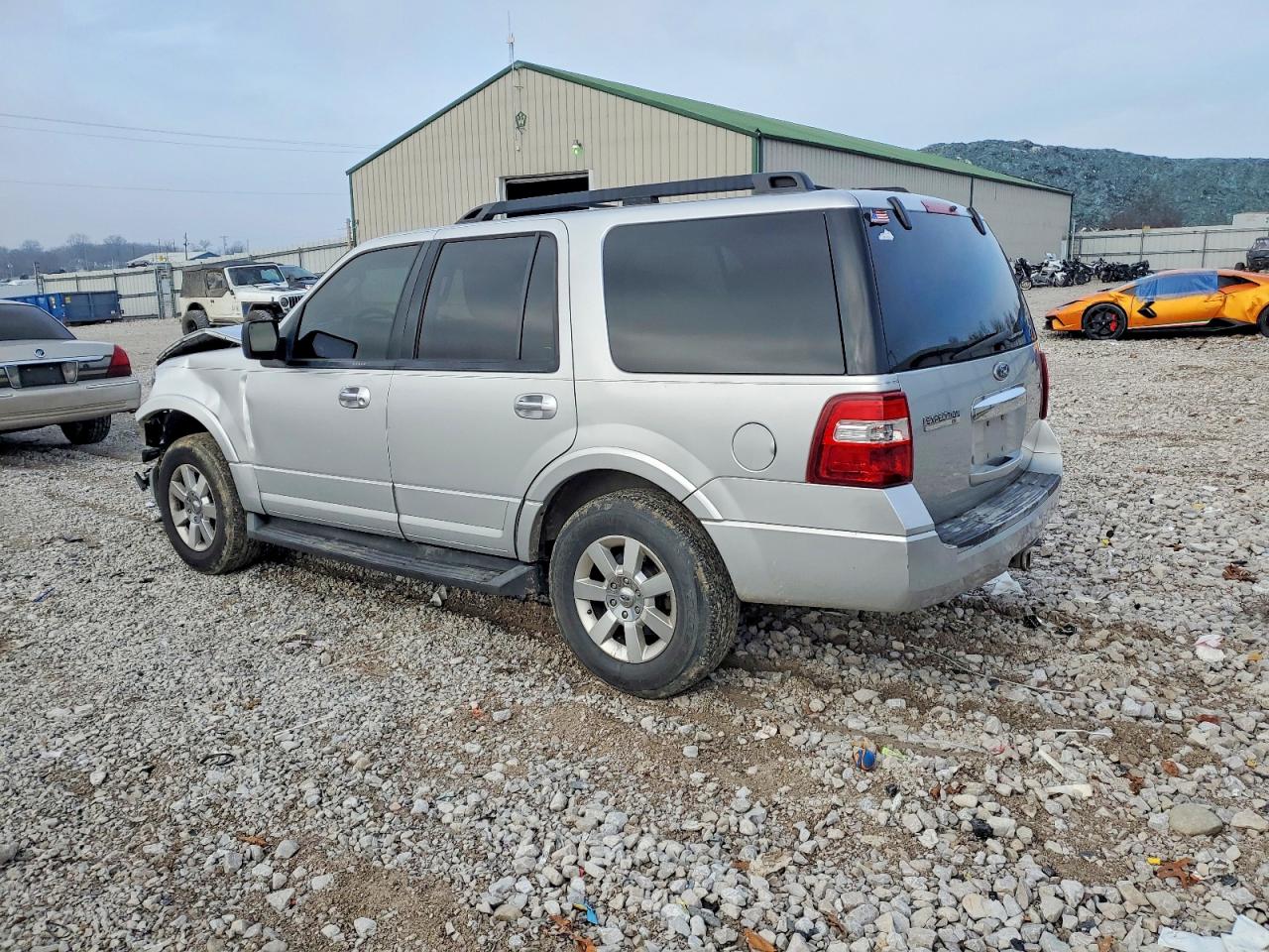 2010 FORD EXPEDITION XLT photo 2