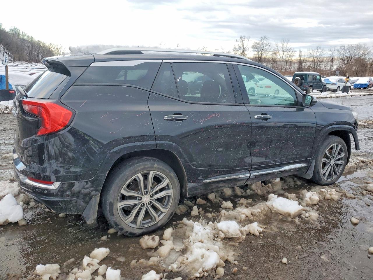 2018 GMC TERRAIN DENALI photo 3