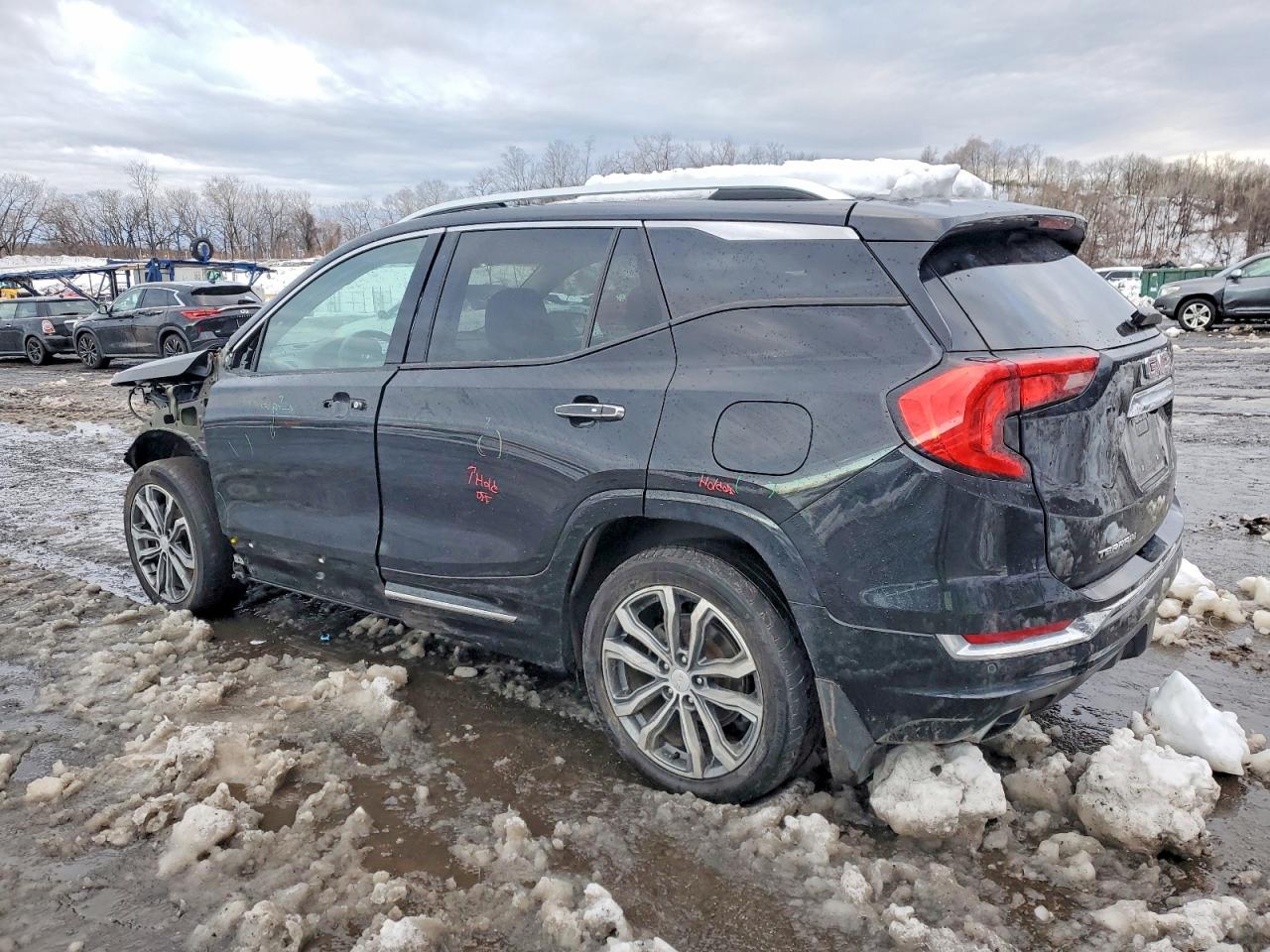 2018 GMC TERRAIN DENALI photo 2