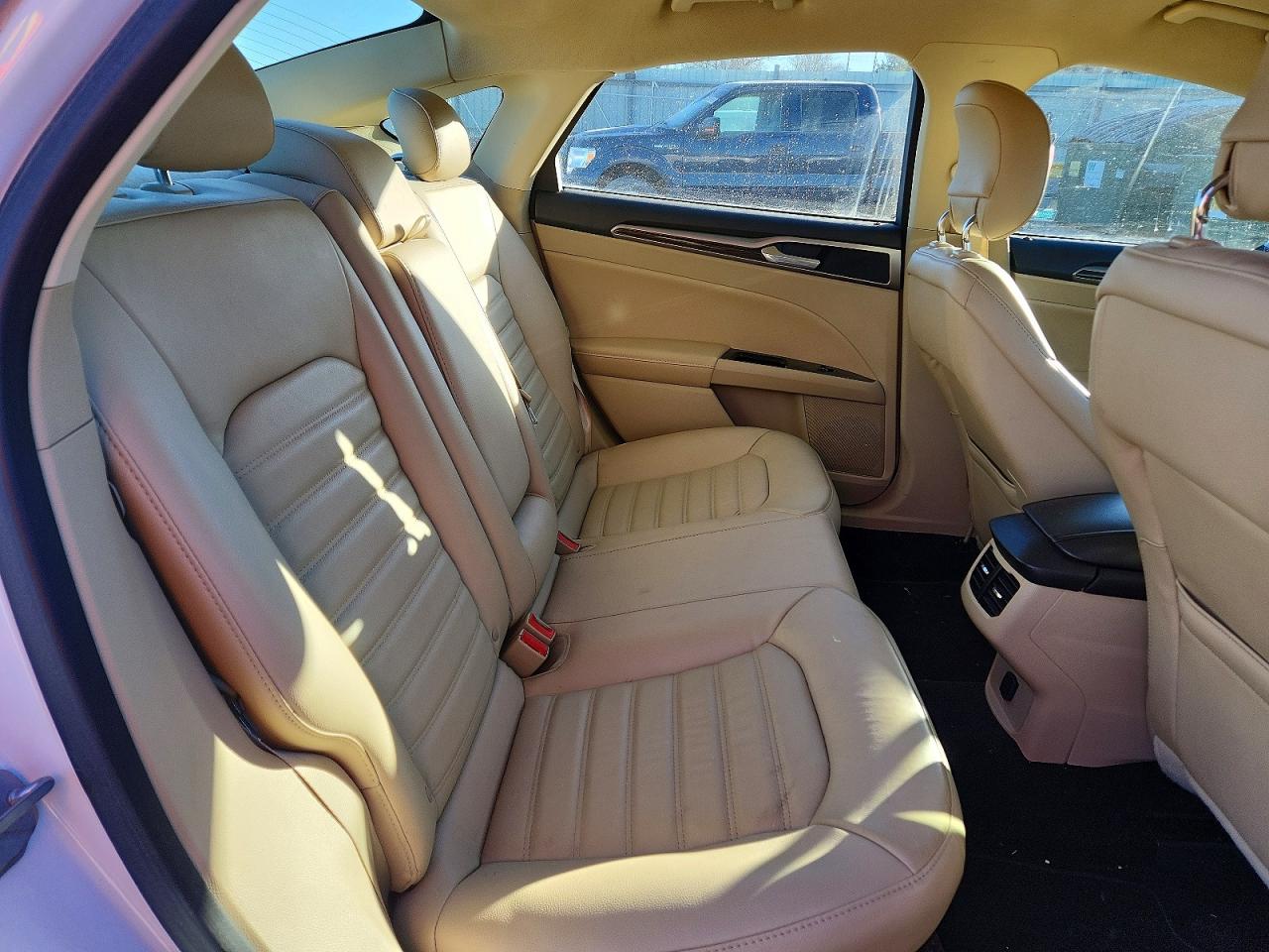 2015 FORD FUSION SE photo 19