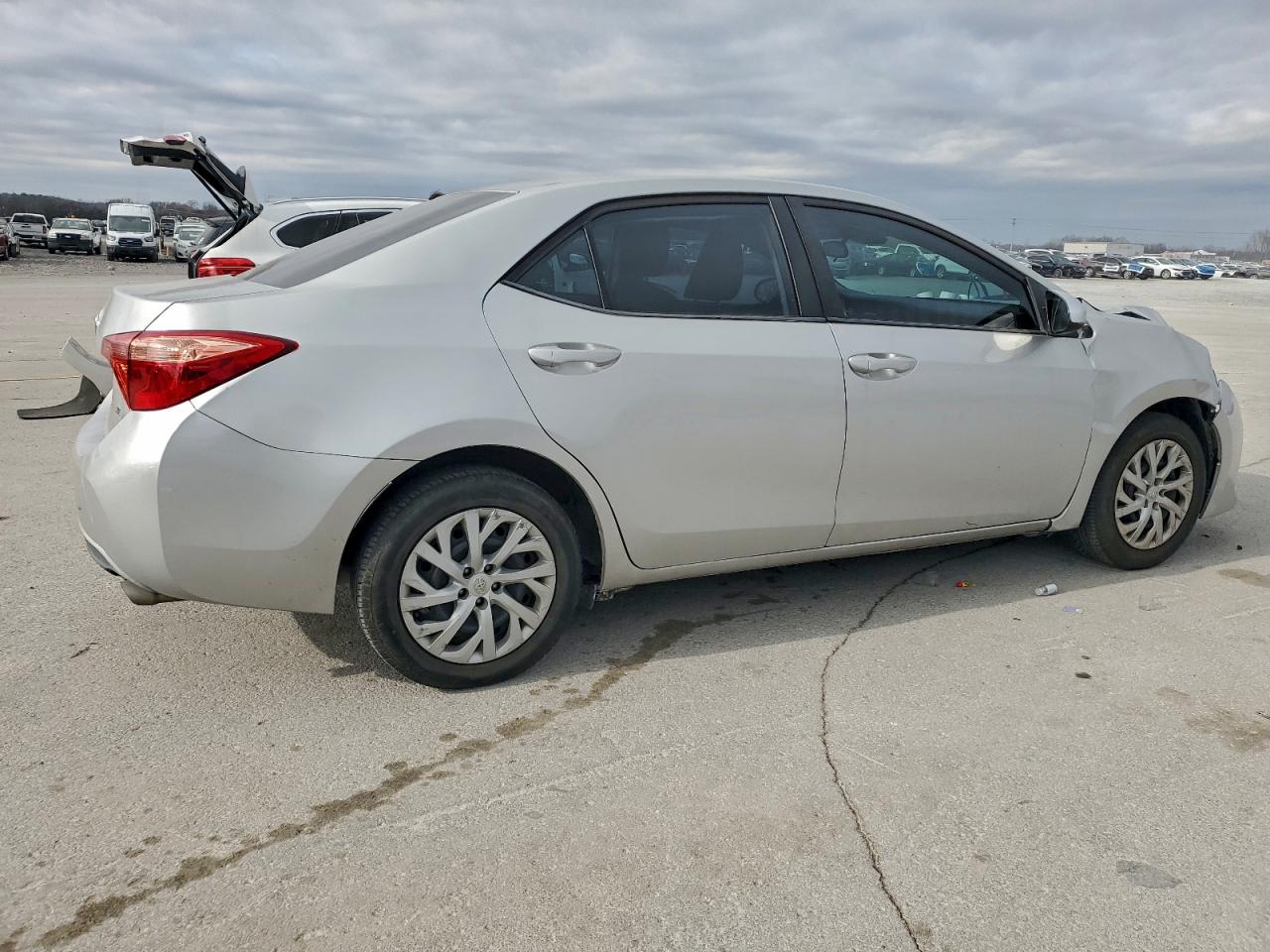 2018 TOYOTA COROLLA L photo 3