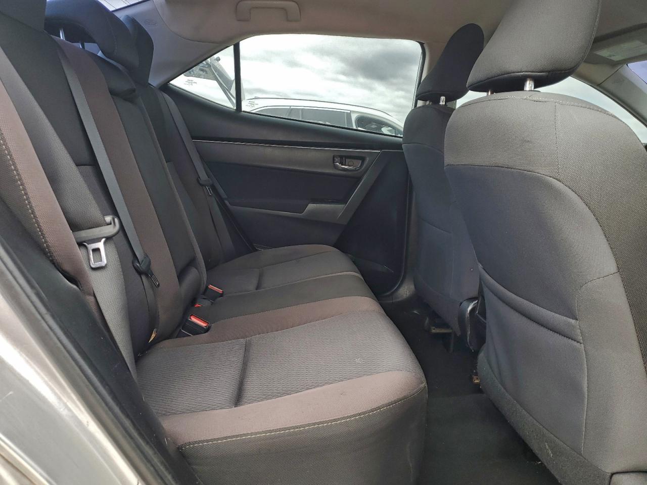 2018 TOYOTA COROLLA L photo 10