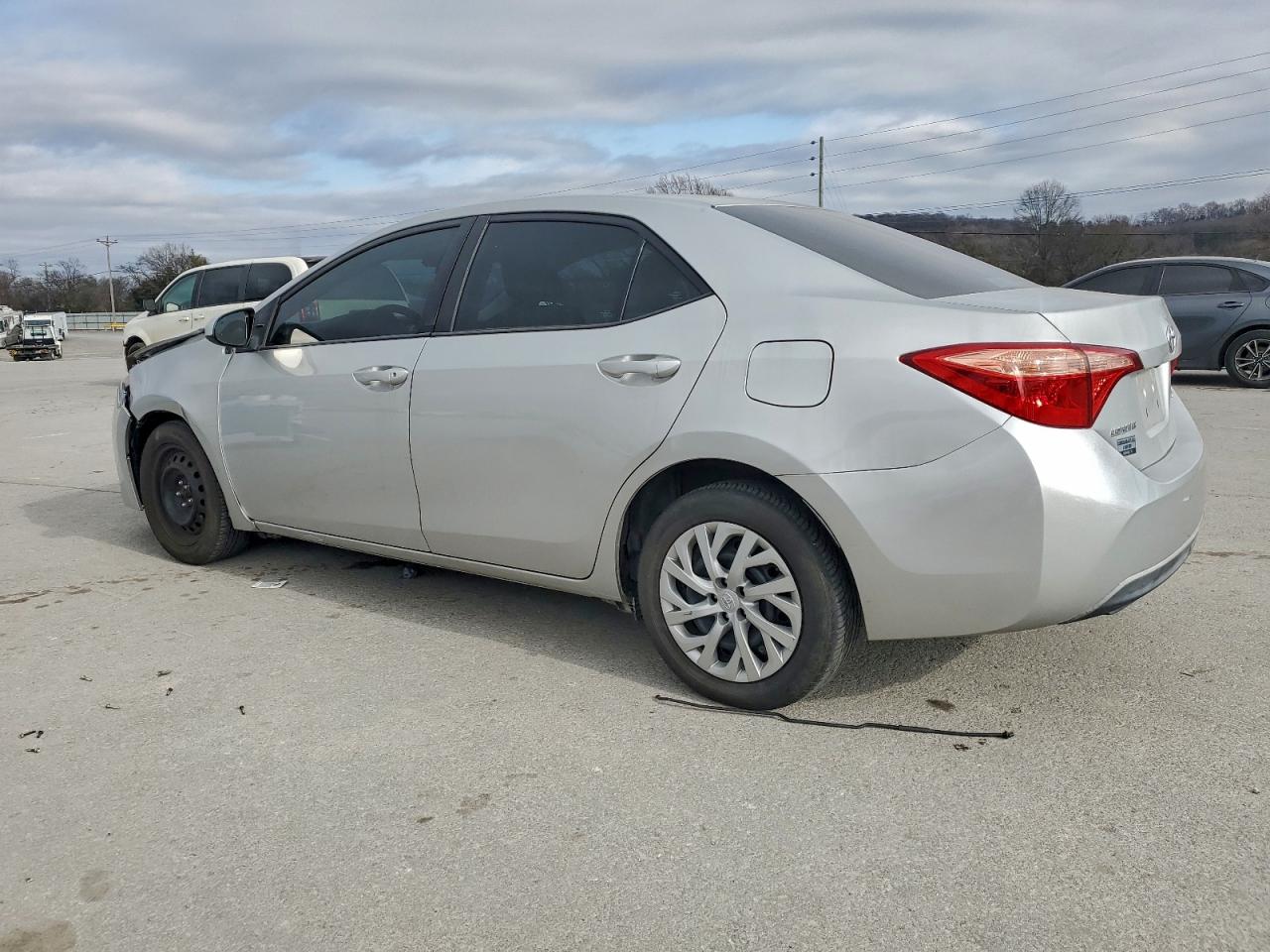 2018 TOYOTA COROLLA L photo 2
