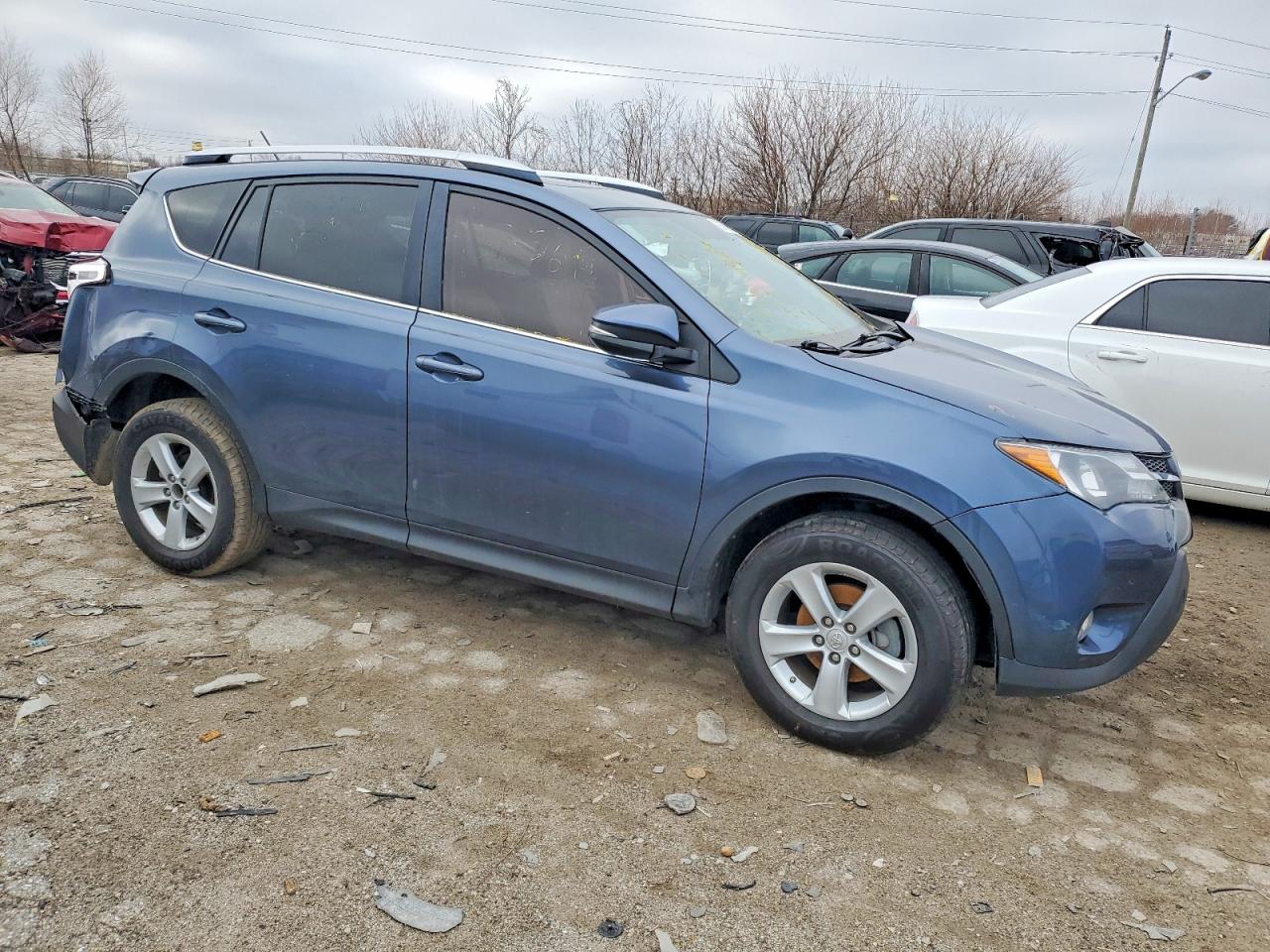 2014 TOYOTA RAV4 XLE photo 4