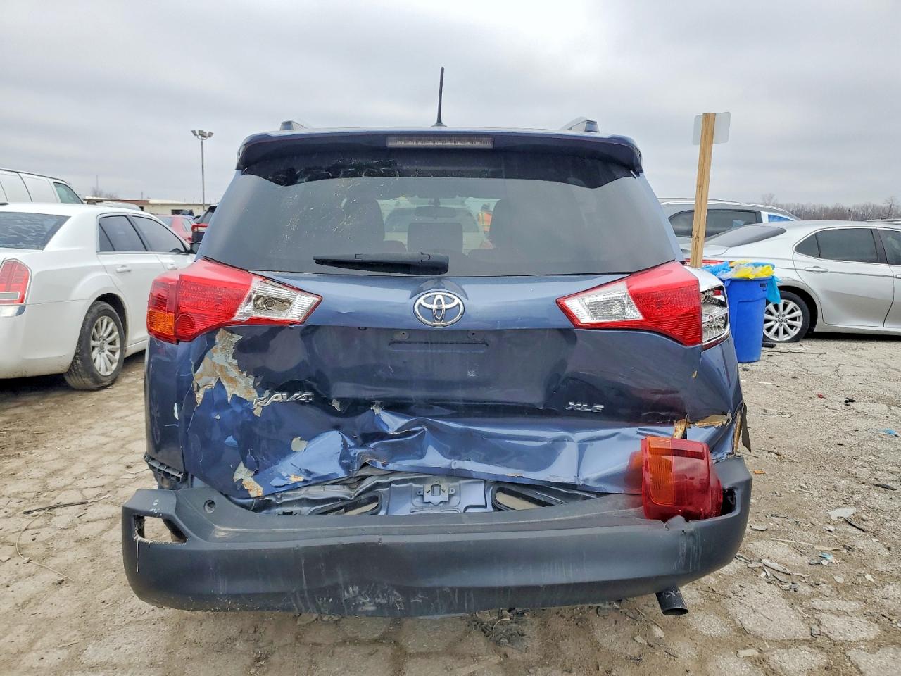 2014 TOYOTA RAV4 XLE photo 6