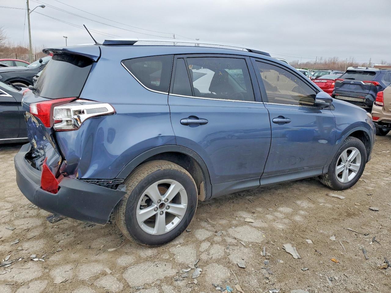 2014 TOYOTA RAV4 XLE photo 3